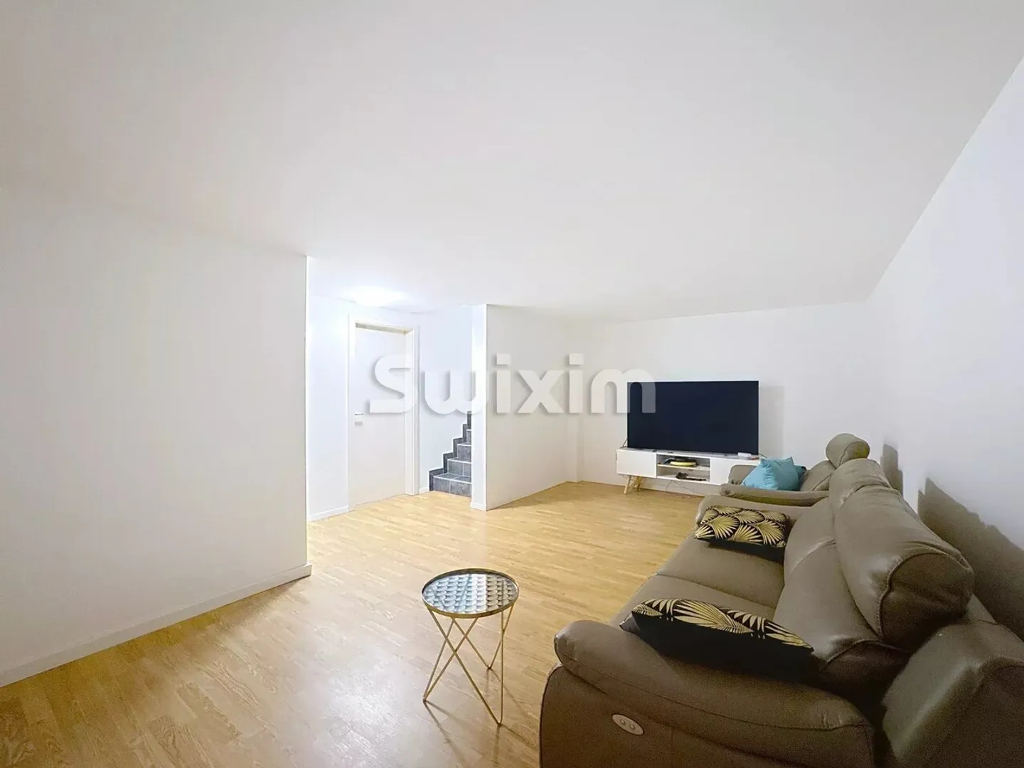 6-room House - Photo 7 of 7