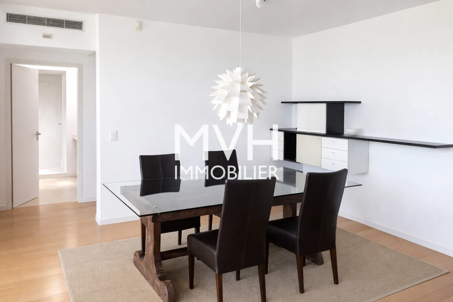 Spacious Penthouse with Terrace - Photo 2 of 4