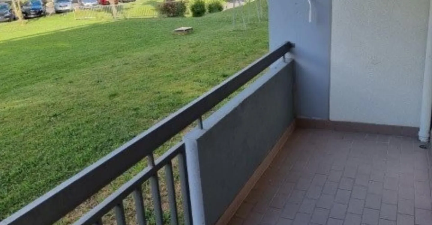 Charming Apartment with Balcony - Photo 5 of 5