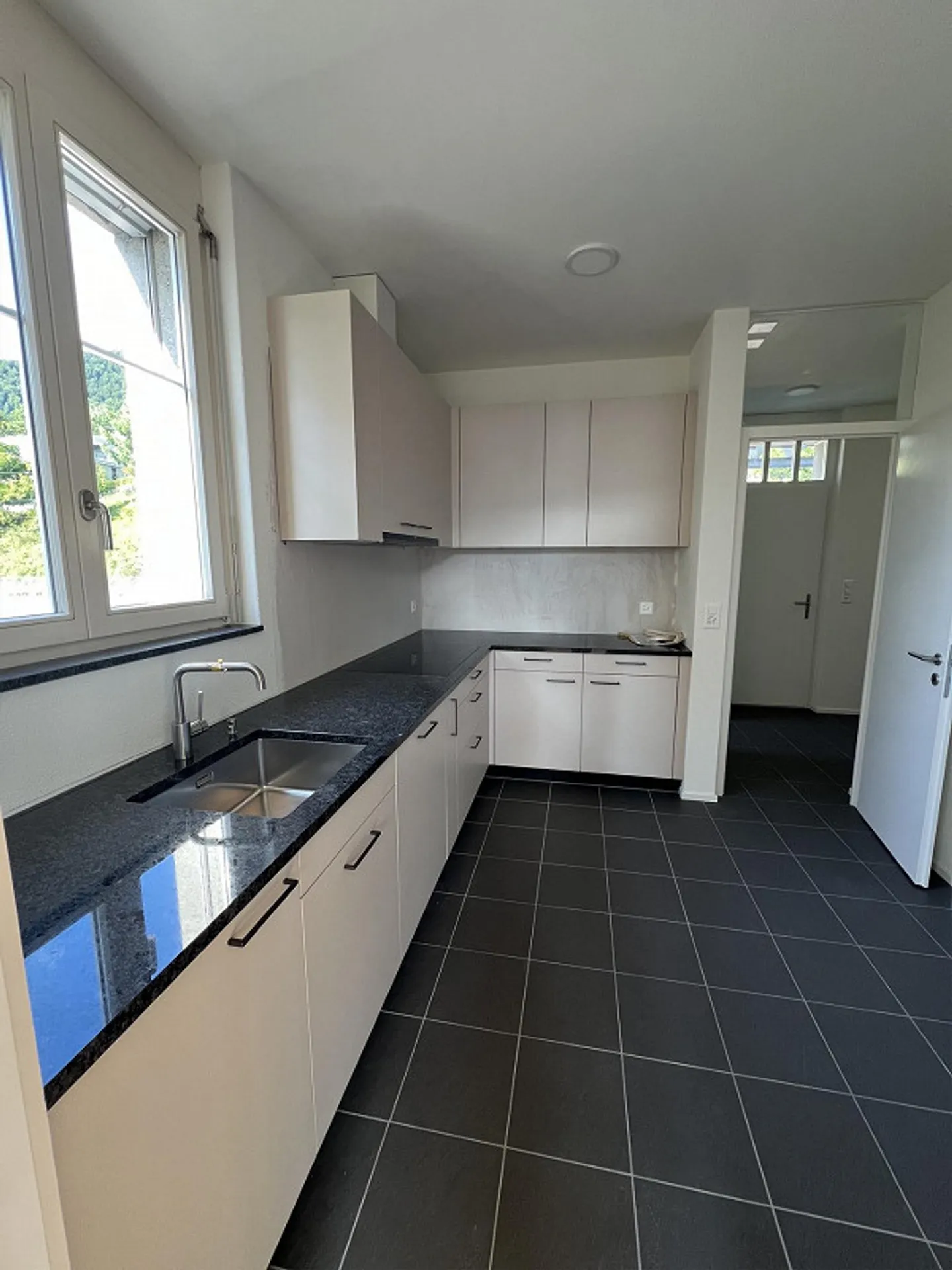 Casa a schiera di 5,5 stanze appena ristrutturata con vista lago non ostacolata - Foto 2 di 9