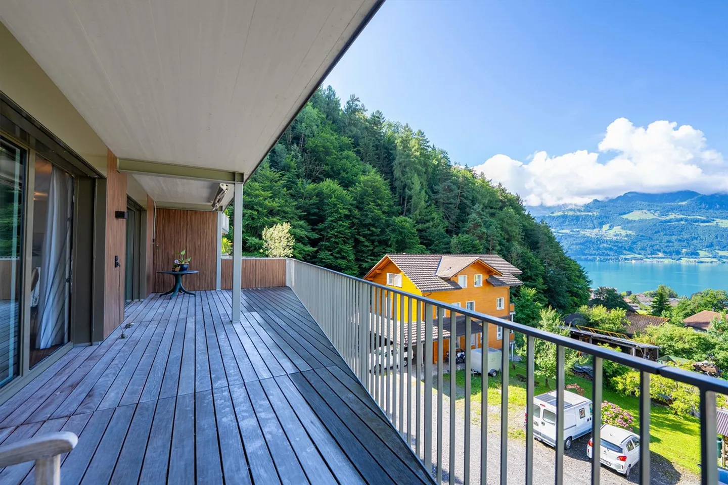 Weitläufiges Wohnen in idyllischer Umgebung - Foto 2 von 8