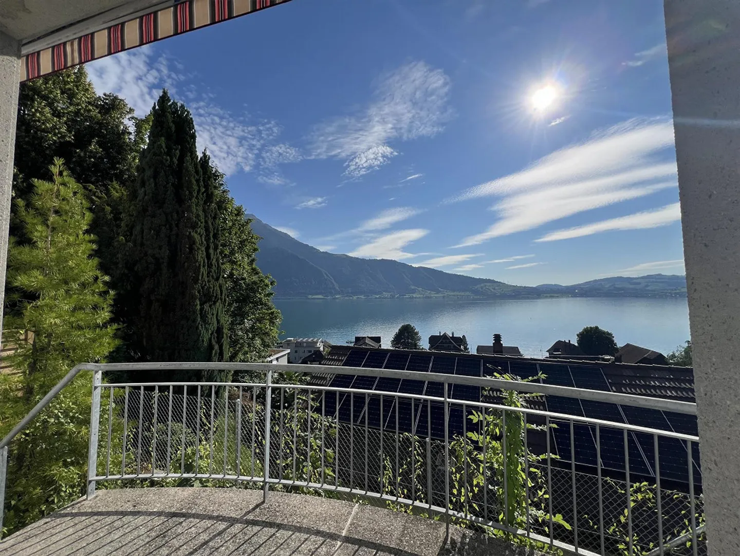Casa a schiera di 5,5 stanze appena ristrutturata con vista lago non ostacolata - Foto 7 di 9