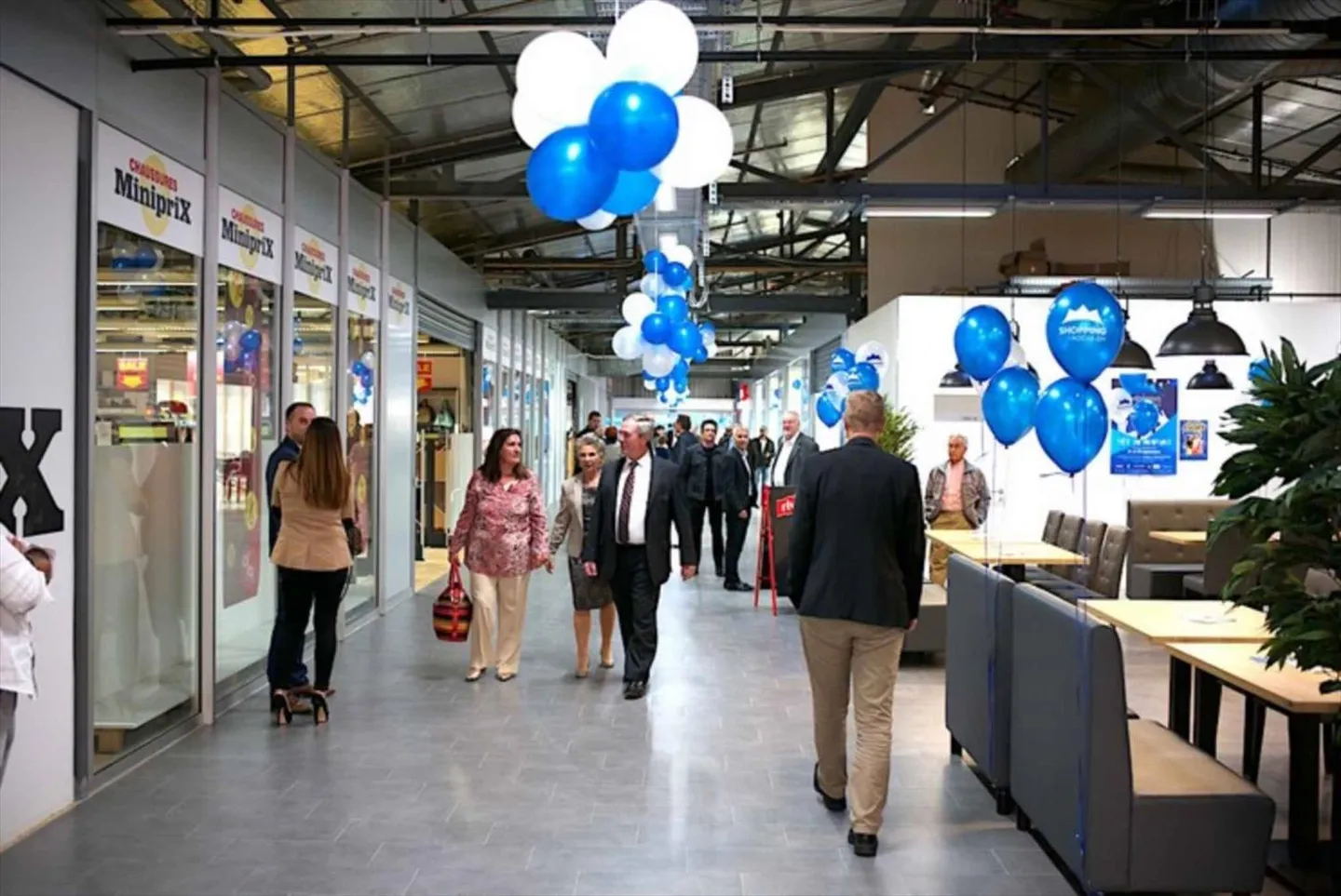 1'400 m² disponibles au Centre Commercial SHOPPING ROCHE - Photo 2 of 3