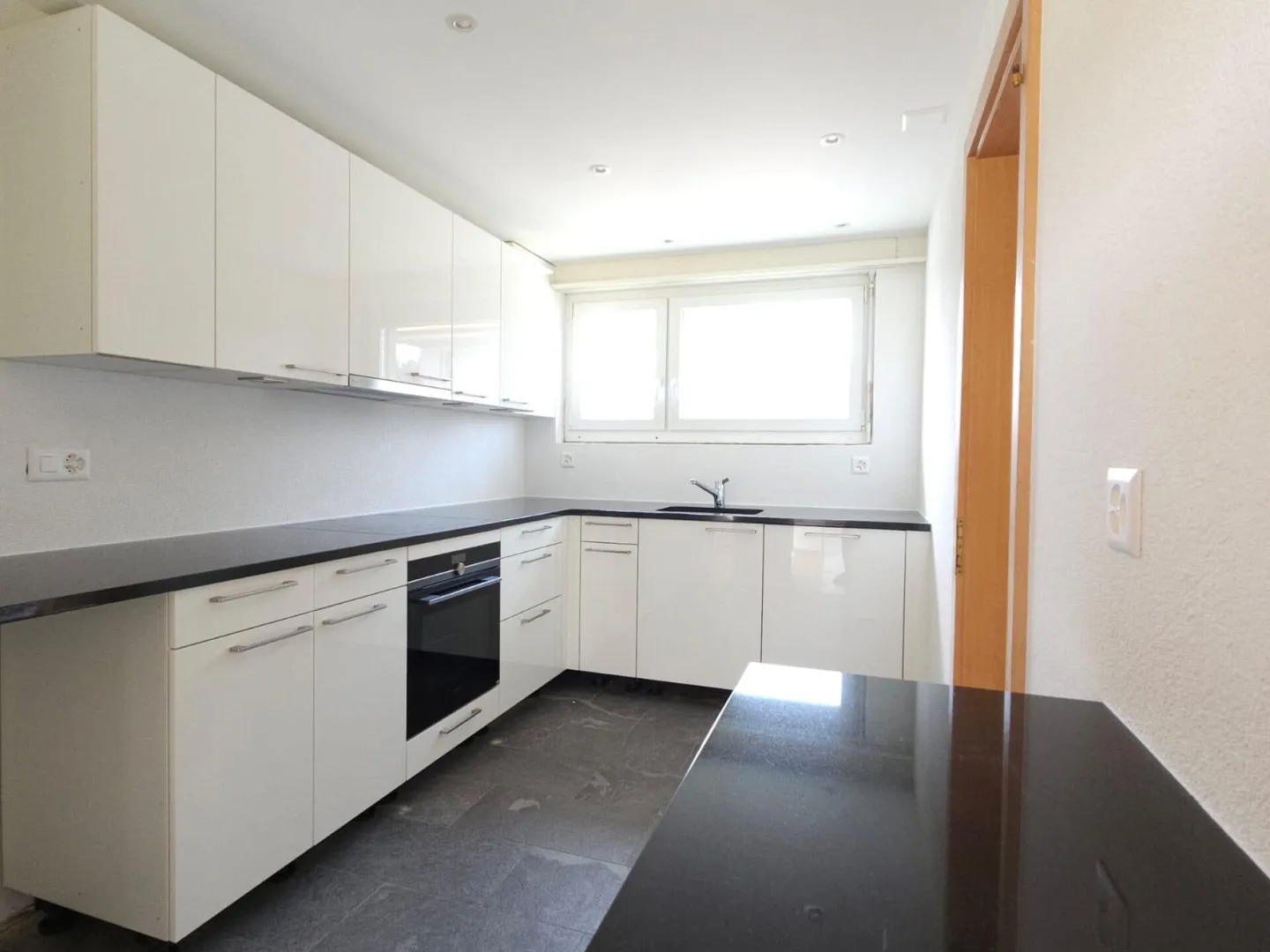 Casa indipendente modernamente ristrutturata con vista fantastica - Foto 2 di 7