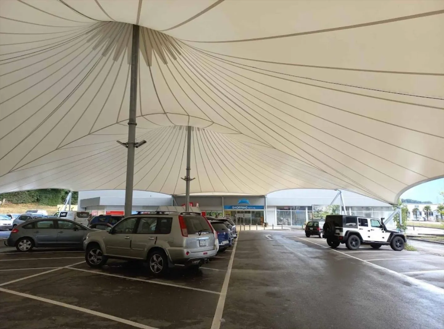 1'400 m² disponibles au Centre Commercial SHOPPING ROCHE - Photo 3 of 3