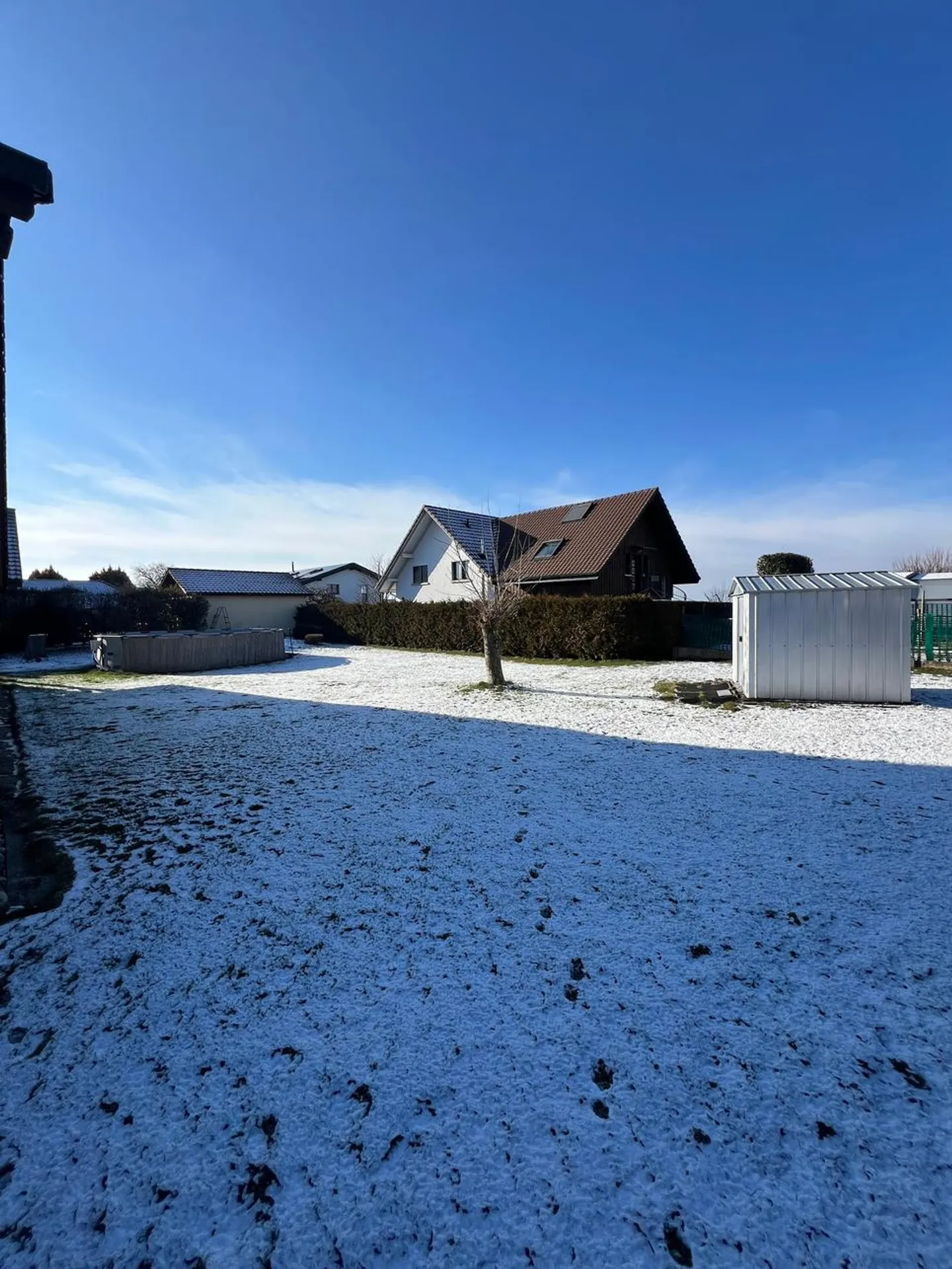 Einzelvilla mit 6,5 Zimmern und großem Garten - Foto 2 von 8