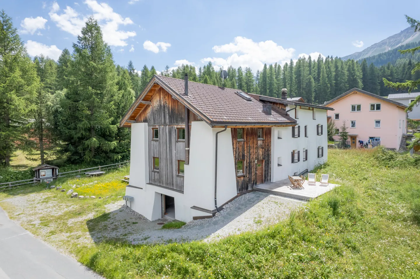 Due appartamenti o casa unifamiliare a Fuldera Daint nel Val Müstair - Foto 1 di 6