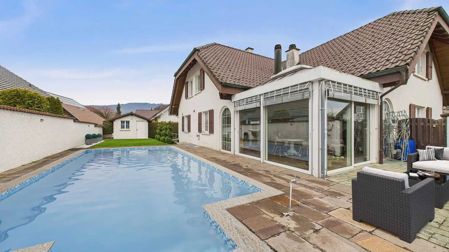 Harmonious family house with garden, pool and thoughtful comfort - Photo 2 of 22