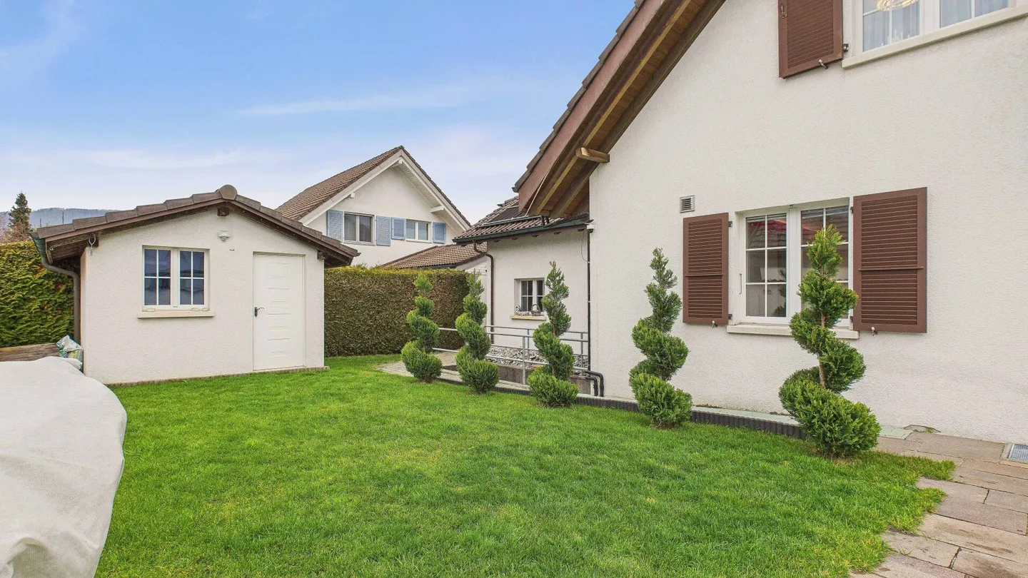 Harmonious family house with garden, pool and thoughtful comfort - Photo 5 of 22