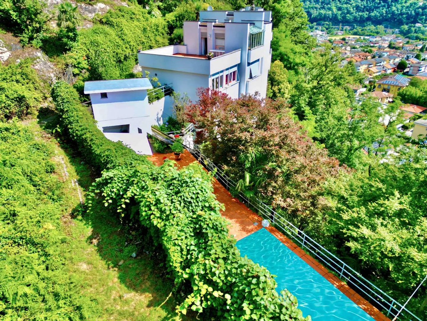 VILLA NEST DES ADLERS. BESONDERE EIGENTUM FÜR BESONDERE PERSÖNLICHKEITEN - Foto 2 von 12