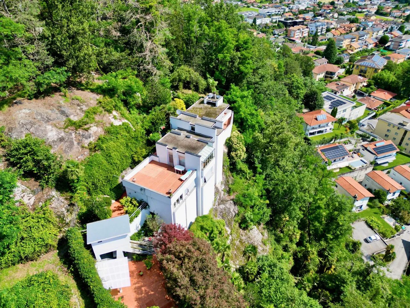 VILLA NEST DES ADLERS. BESONDERE EIGENTUM FÜR BESONDERE PERSÖNLICHKEITEN - Foto 3 von 12