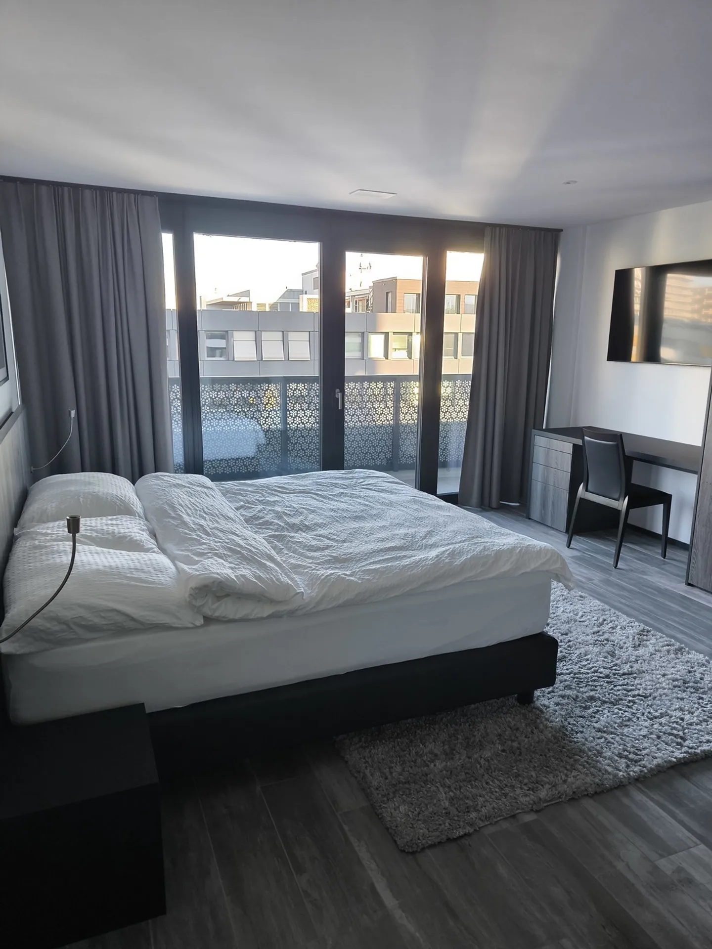 Appartement exclusif meublé de 2,5 pièces dans la tour Three Point - Photo 6 sur 10