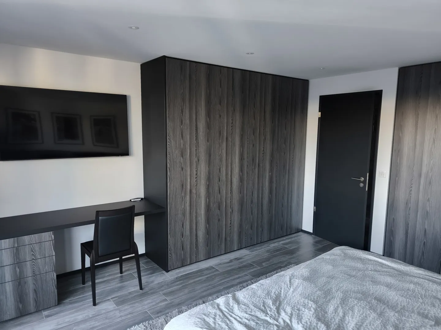 Appartement exclusif meublé de 2,5 pièces dans la tour Three Point - Photo 7 sur 10