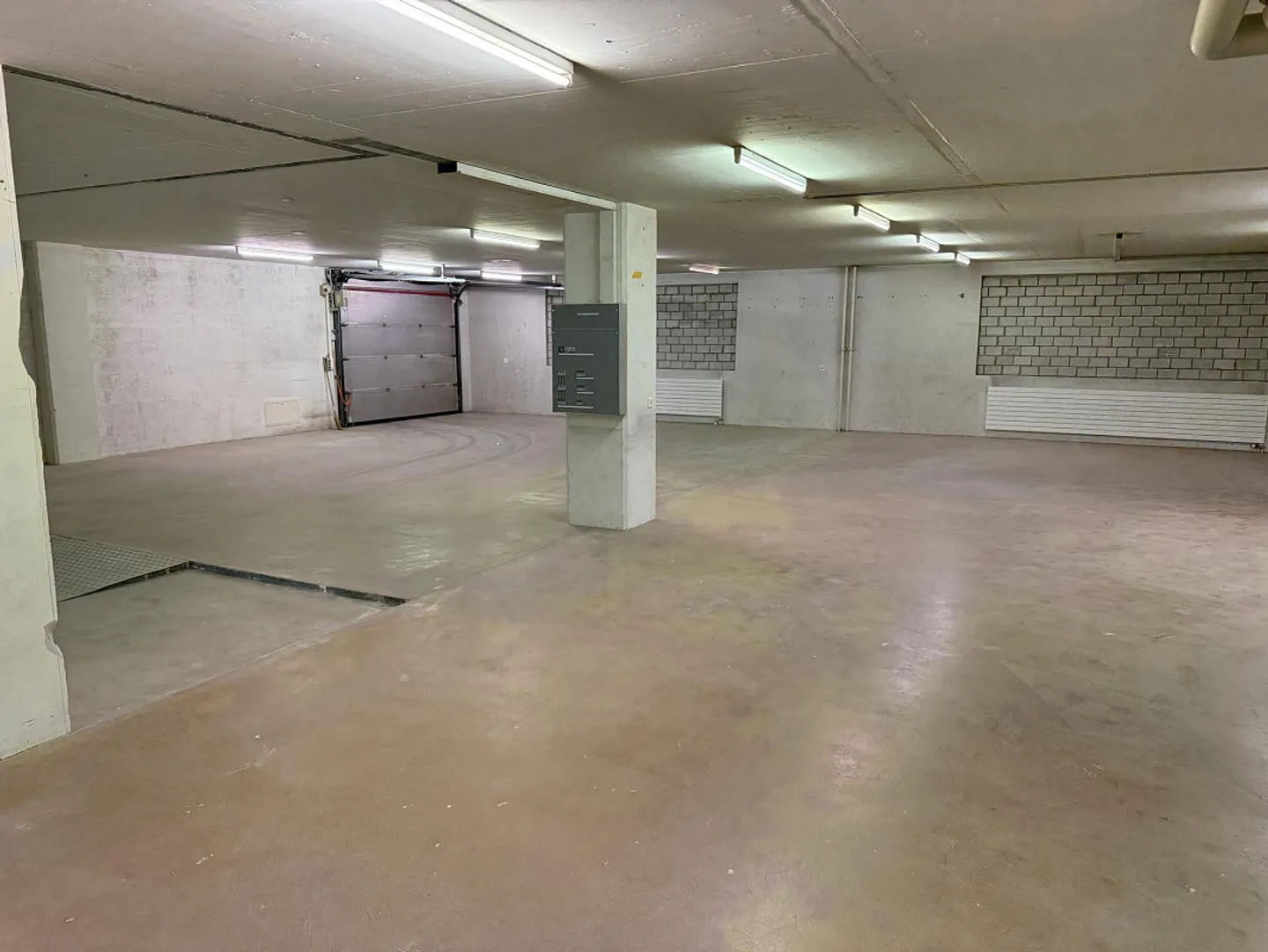 Spazio commerciale / Garage / Magazzino - Foto 2 di 6