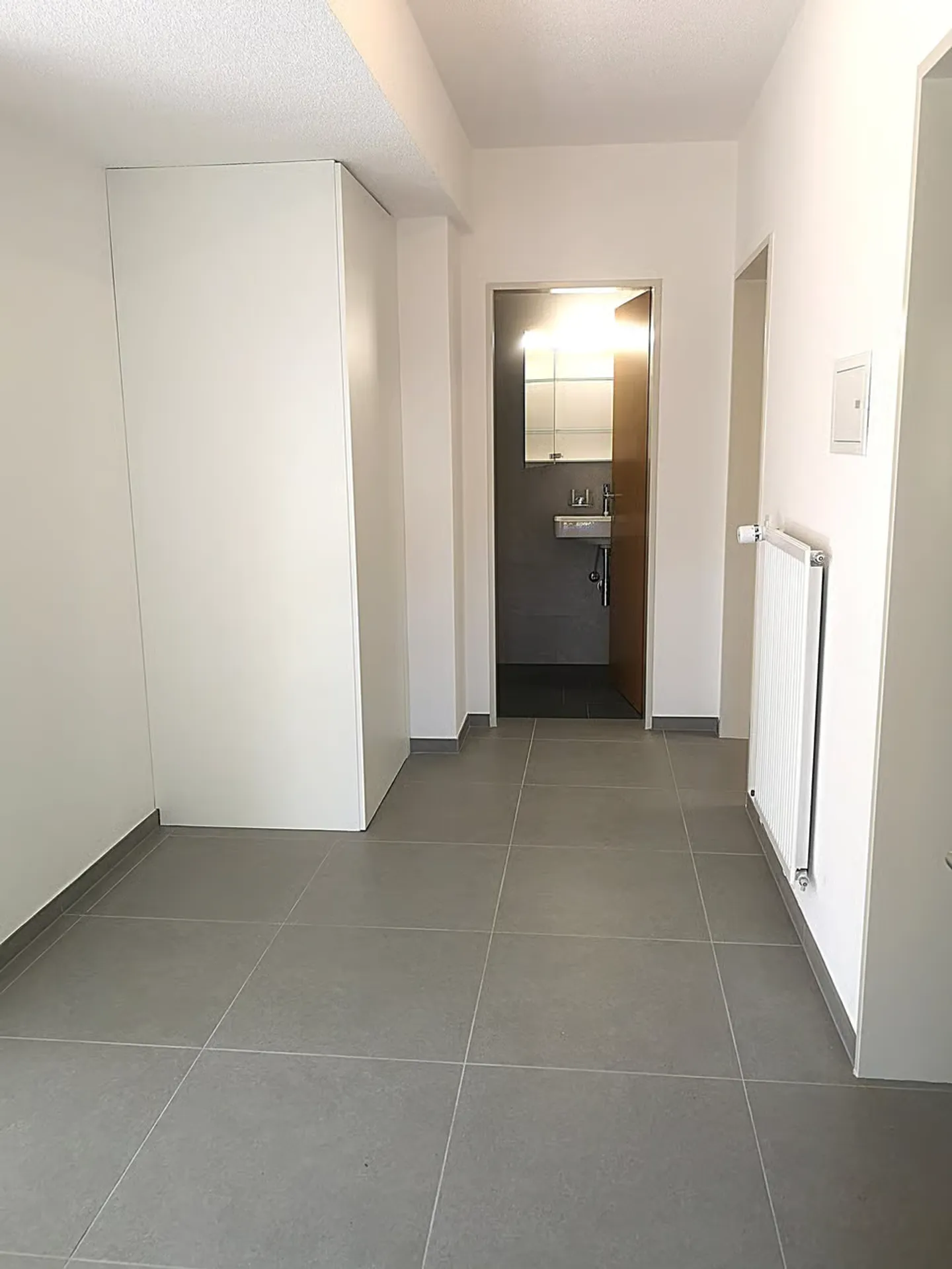 Zu verkaufen in Moutier Wohnung mit Terrasse, 2024 komplett renoviert - Foto 5 von 13