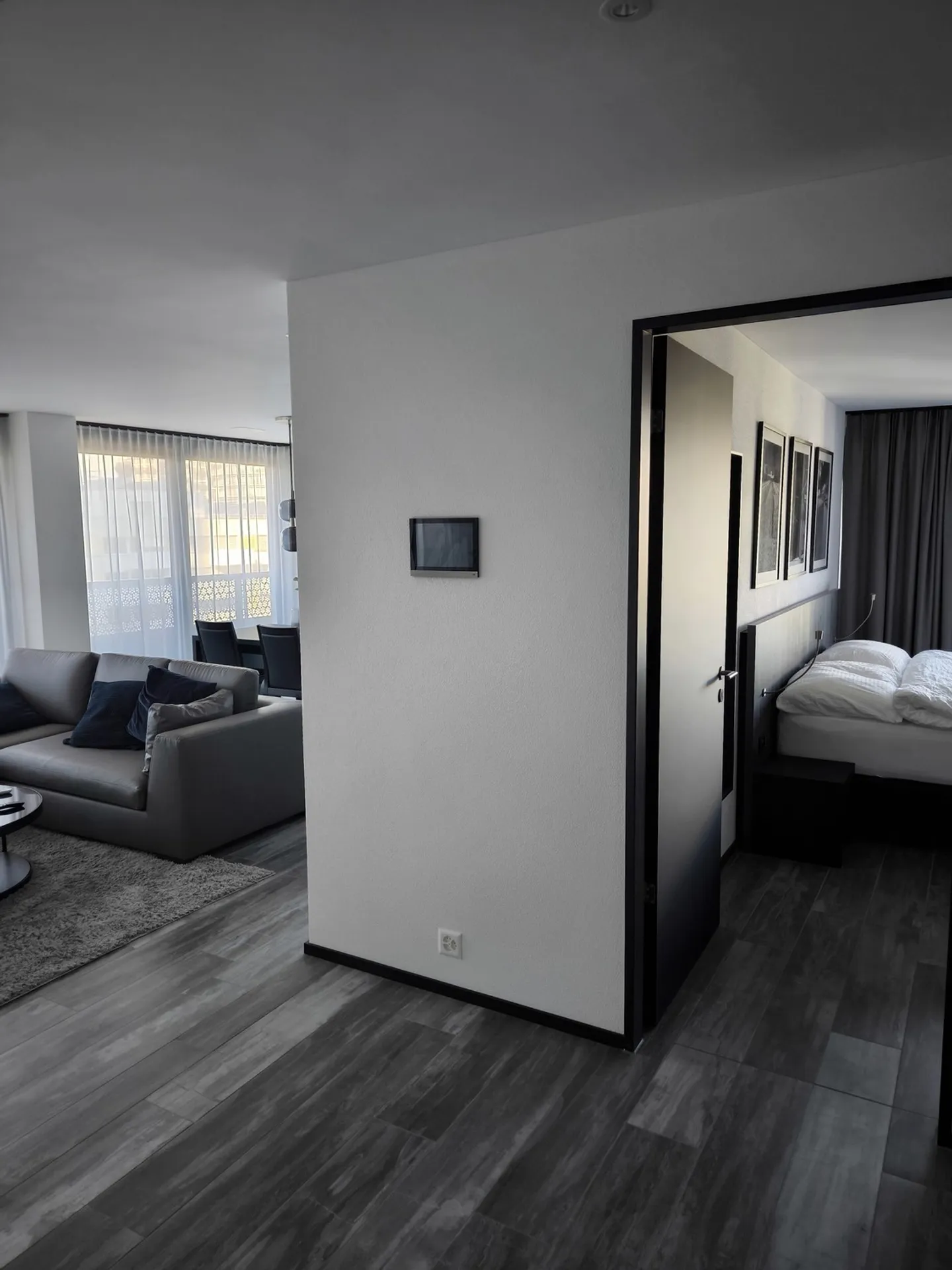 Appartement exclusif meublé de 2,5 pièces dans la tour Three Point - Photo 5 sur 10