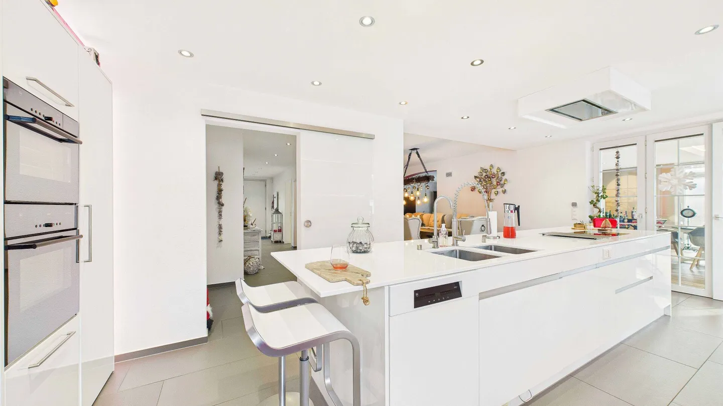 Harmonious family house with garden, pool and thoughtful comfort - Photo 9 of 22