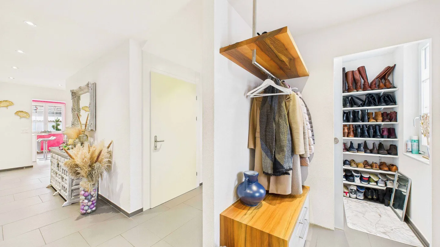 Harmonious family house with garden, pool and thoughtful comfort - Photo 13 of 22