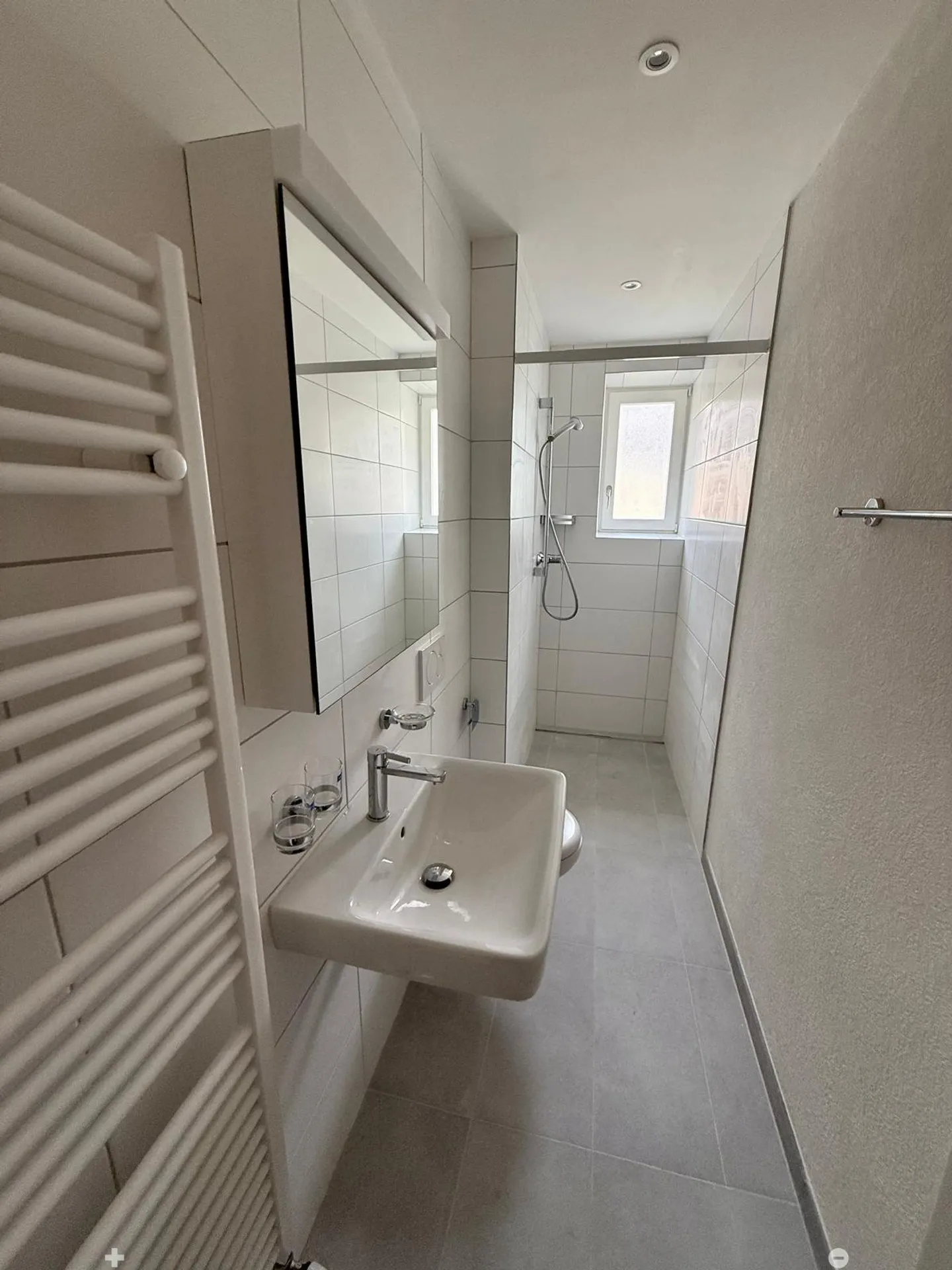 App. de 3 pièces au rez-de-chaussée - Photo 2 sur 7