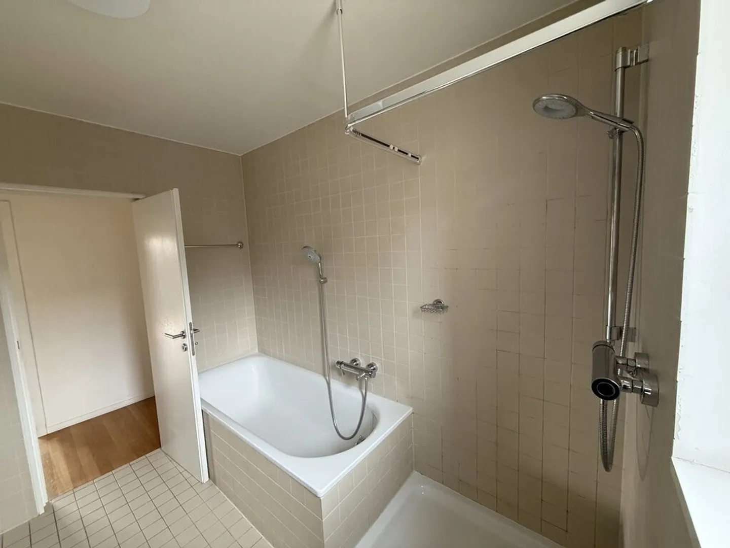 Spacious 3.5 room apartment of 105m2 - Photo 5 of 9