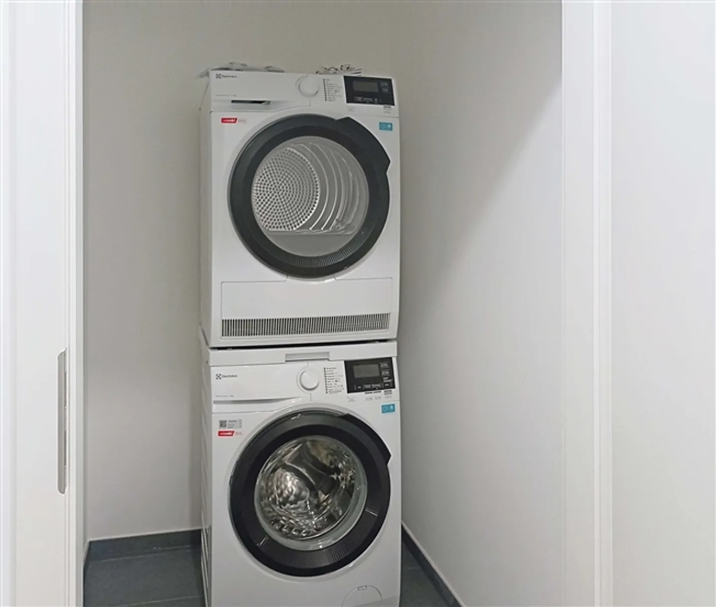 Nouvel appartement de 2,5 pièces avec balcon - Photo 3 sur 7