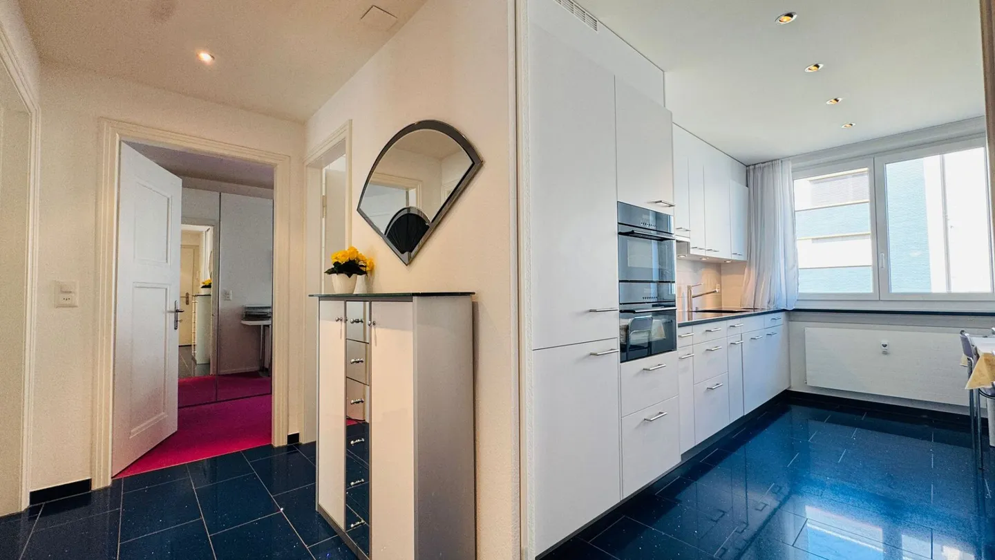 Appartement 3.5 pièces bien entretenu à Binningen avec ascenseur, balcon de 12 m² et lave-linge privé - Photo 6 sur 18
