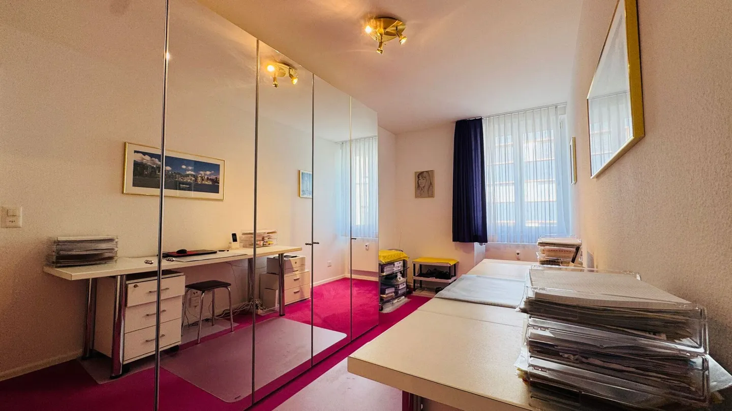 Appartement 3.5 pièces bien entretenu à Binningen avec ascenseur, balcon de 12 m² et lave-linge privé - Photo 11 sur 18