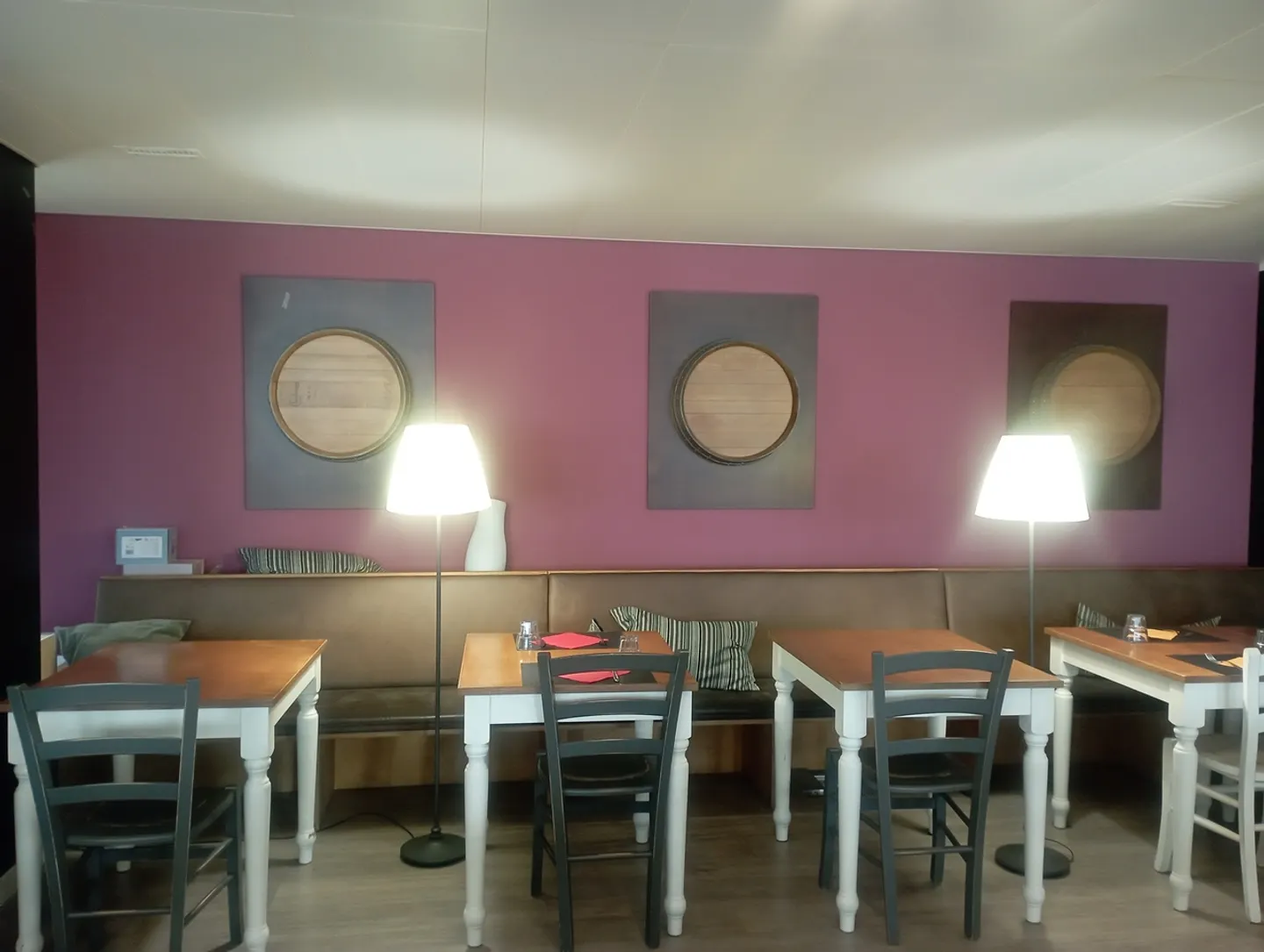 Unique Italian Tapas Restaurant - Photo 6 of 13