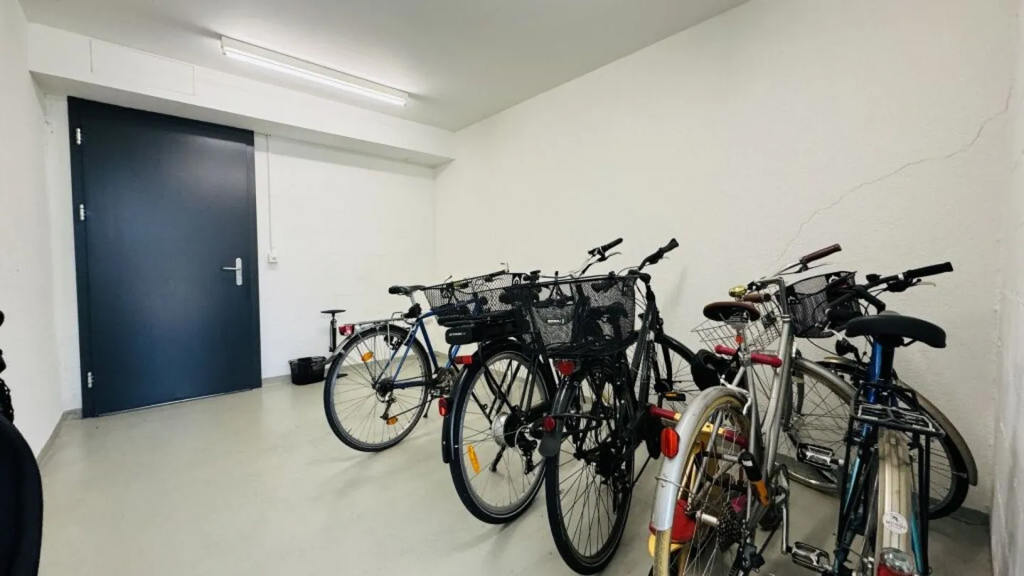 Appartement 3.5 pièces bien entretenu à Binningen avec ascenseur, balcon de 12 m² et lave-linge privé - Photo 18 sur 18