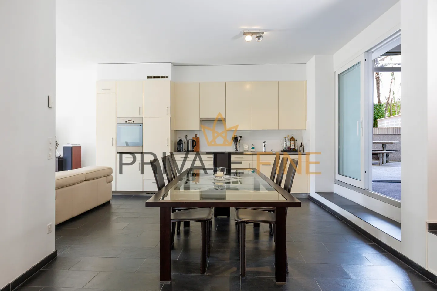 Charming Apartment with Terrace - Photo 5 of 10