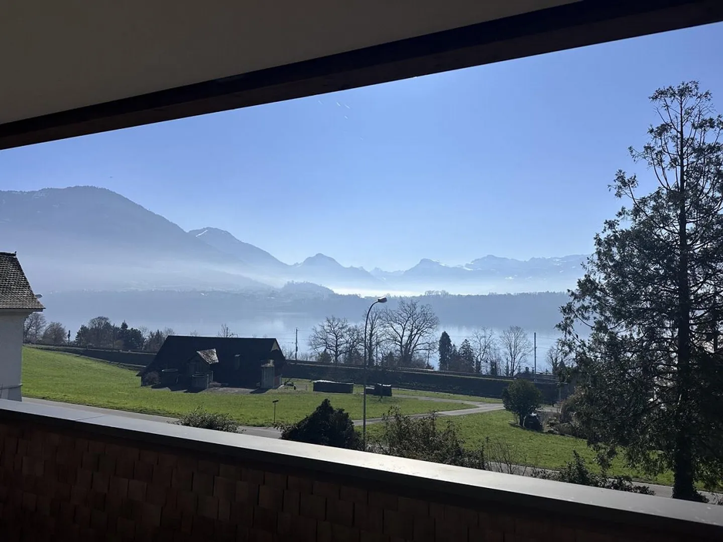 Elegante Wohnung mit Seesicht in Meggen - Foto 1 von 14