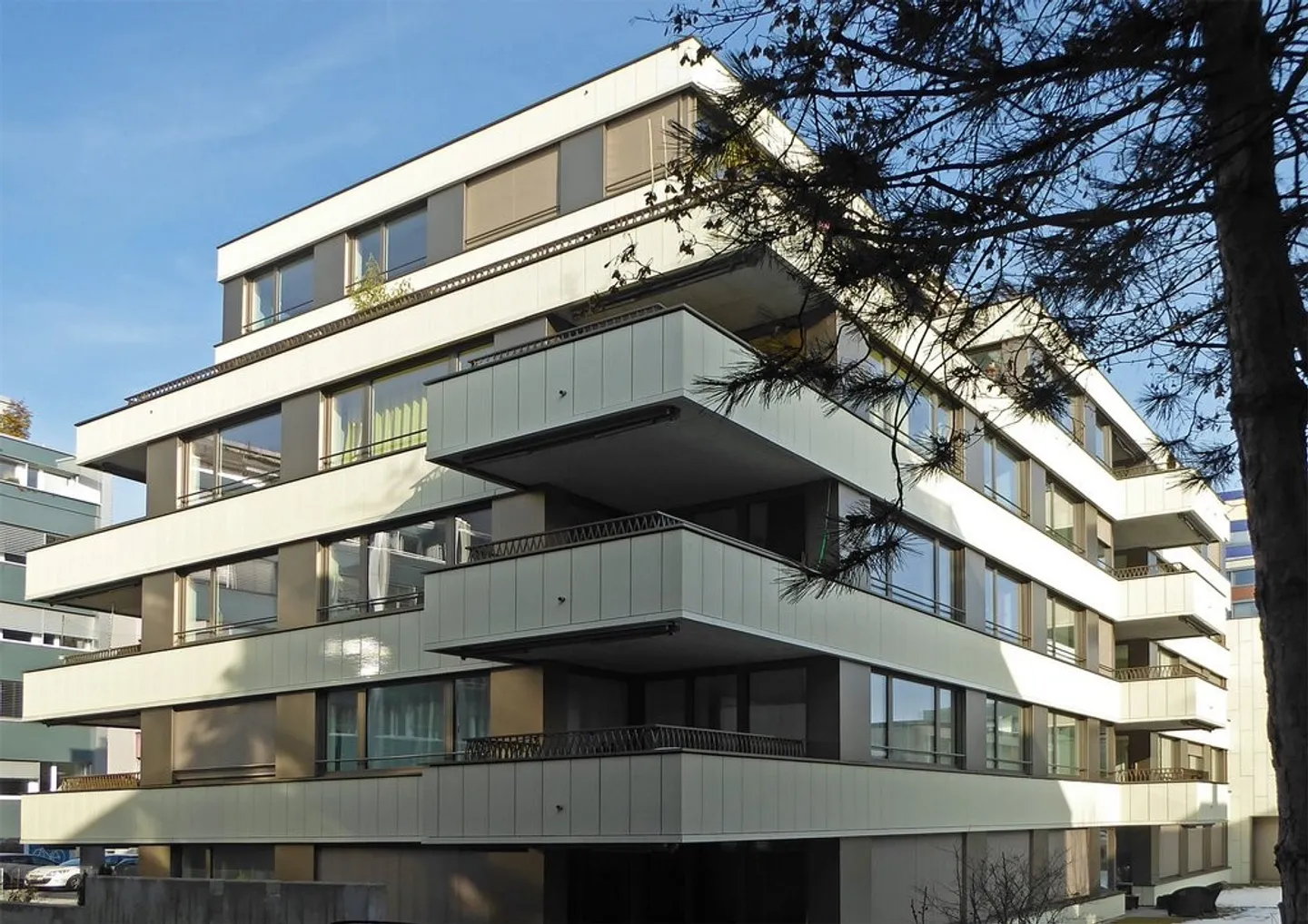 Places de parking dans un emplacement central - Photo 1 sur 1