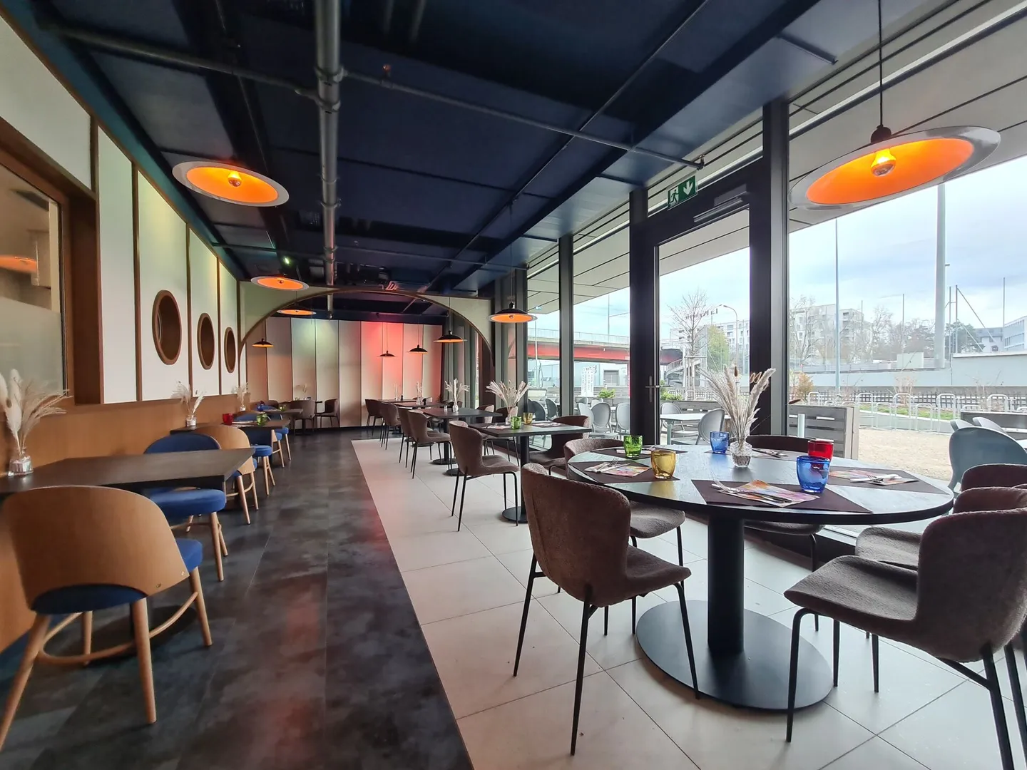 FOR SALE: Exceptional Restaurant Business in Petit-Lancy, Geneva - Photo 2 of 10