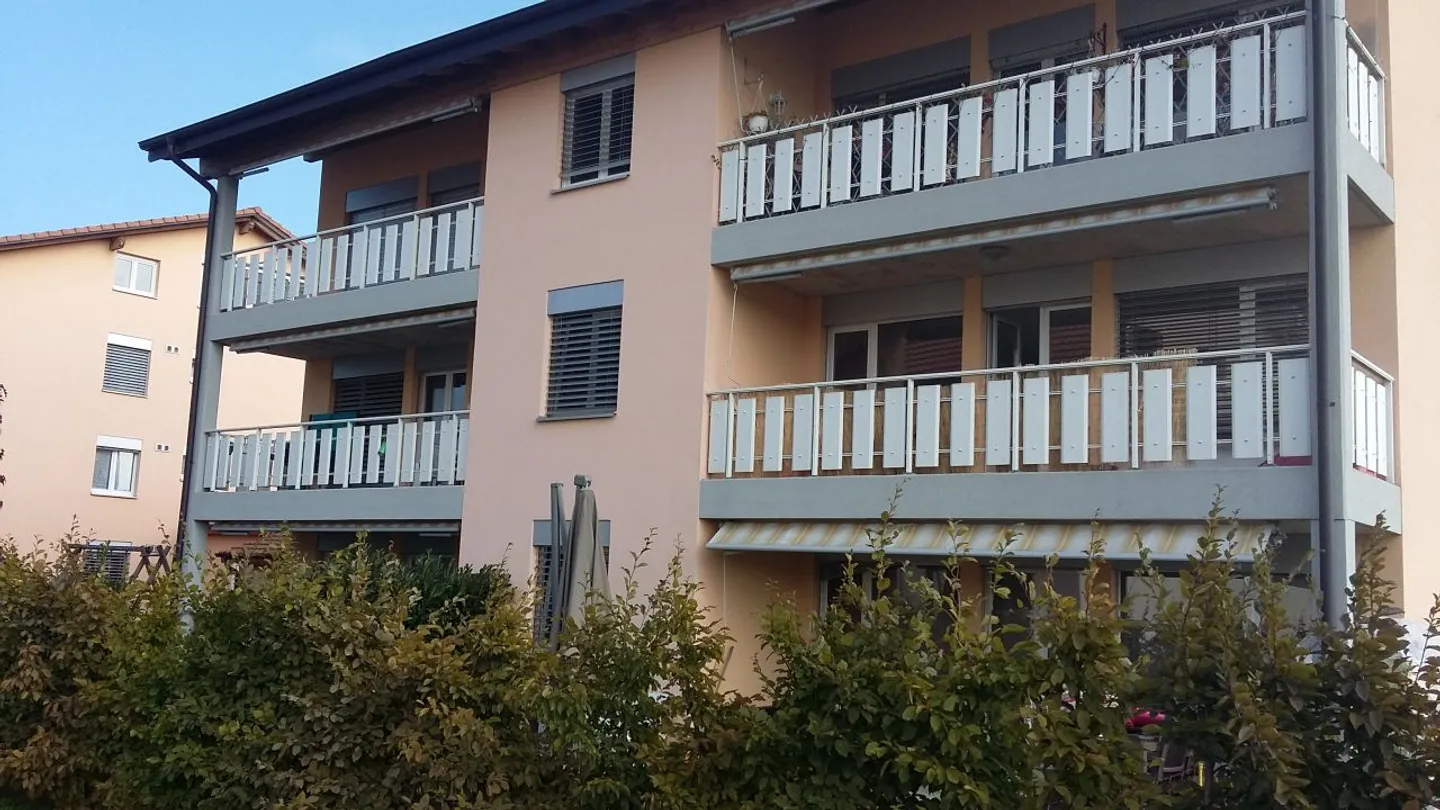 Schönes Apartment mit 4.5 Zimmern in Montbrelloz - Foto 1 von 7