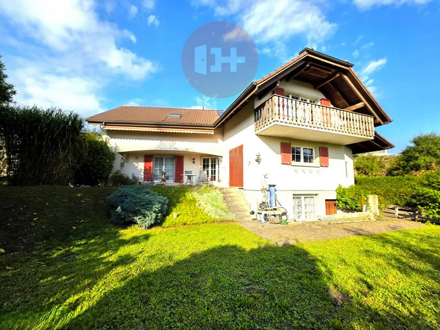 SPACIOUS SINGLE-FAMILY HOUSE WITH A VIEW FOR THE FAMILY! - Photo 1 of 7