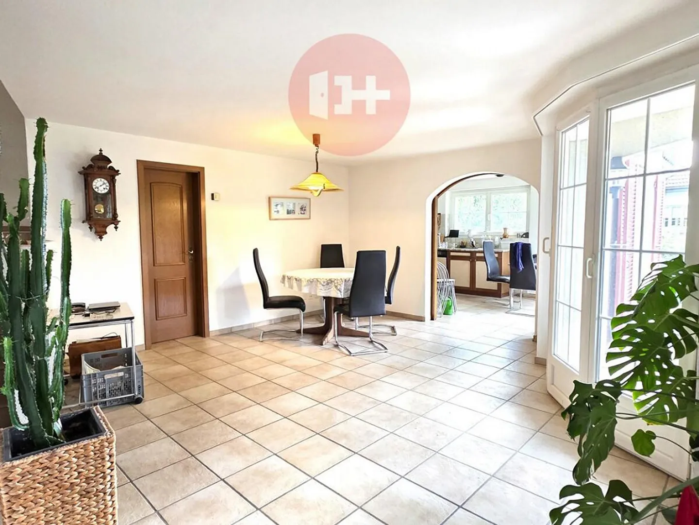 SPACIOUS SINGLE-FAMILY HOUSE WITH A VIEW FOR THE FAMILY! - Photo 2 of 7