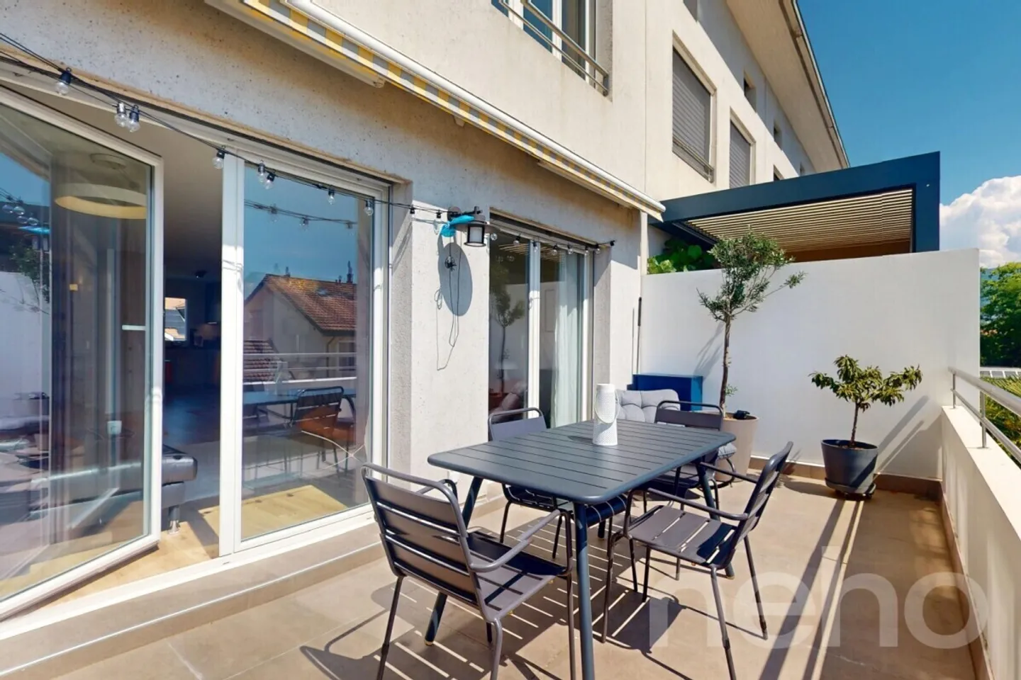 Duplex attico luminoso e ristrutturato con carattere - Foto 4 di 12