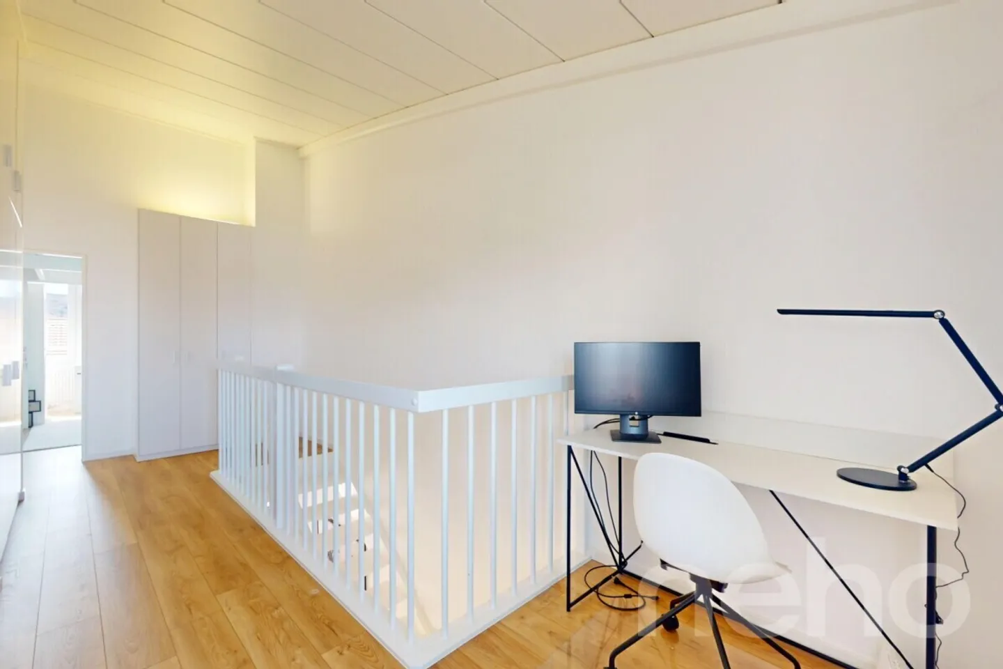 Duplex attico luminoso e ristrutturato con carattere - Foto 8 di 12