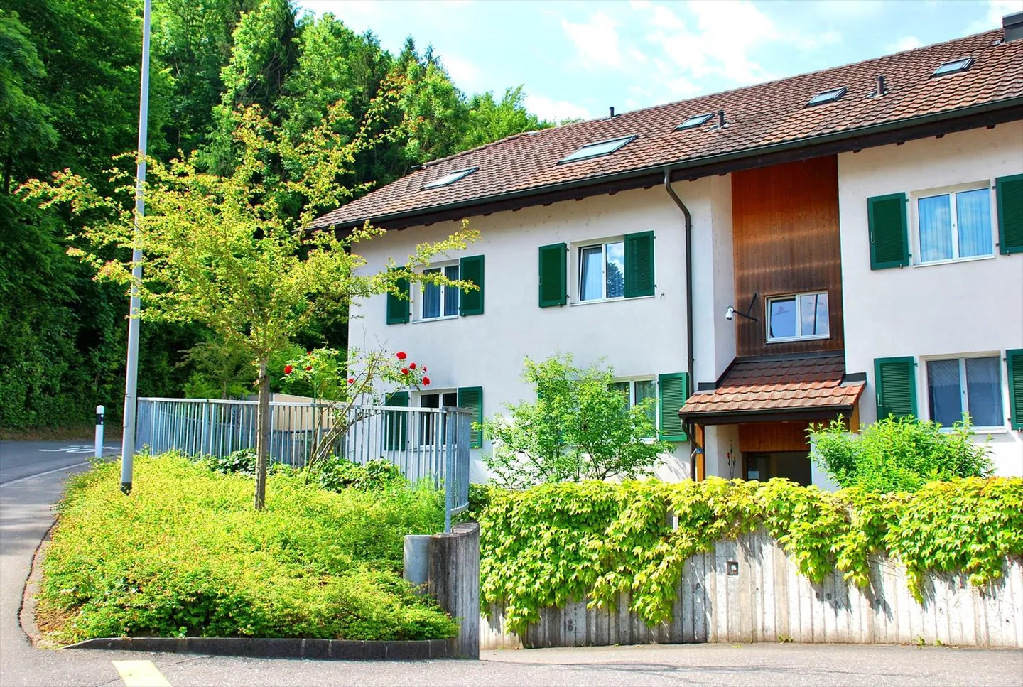 Covered motorcycle parking - Photo 1 of 1