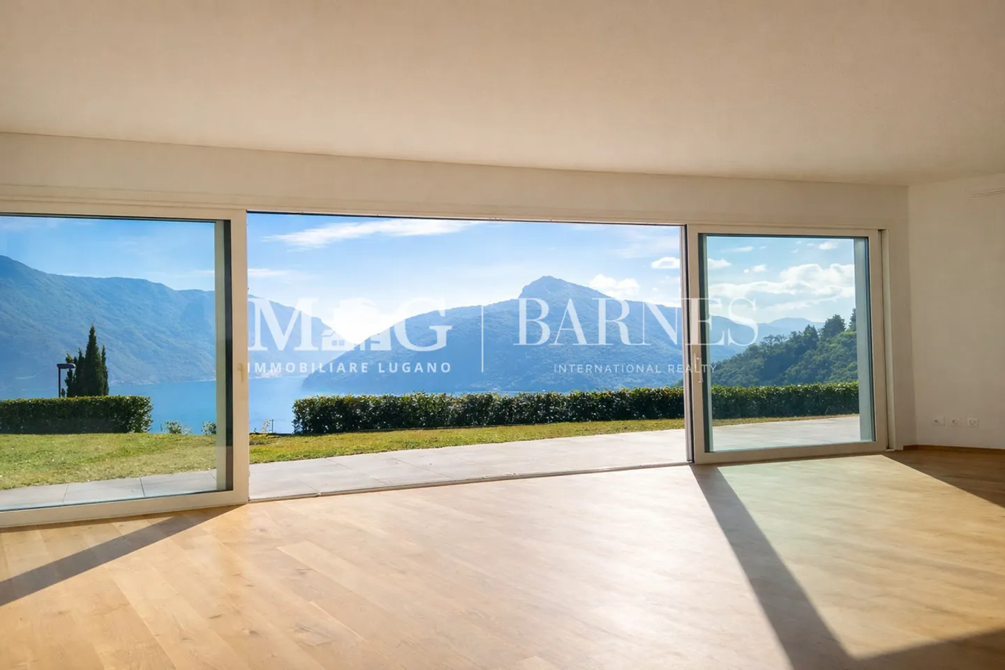 Appartamento moderno con vista lago - Foto 1 di 10