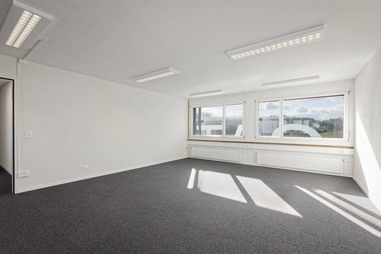 Geräumige Büroräumlichkeit mit Küche - Foto 8 von 10
