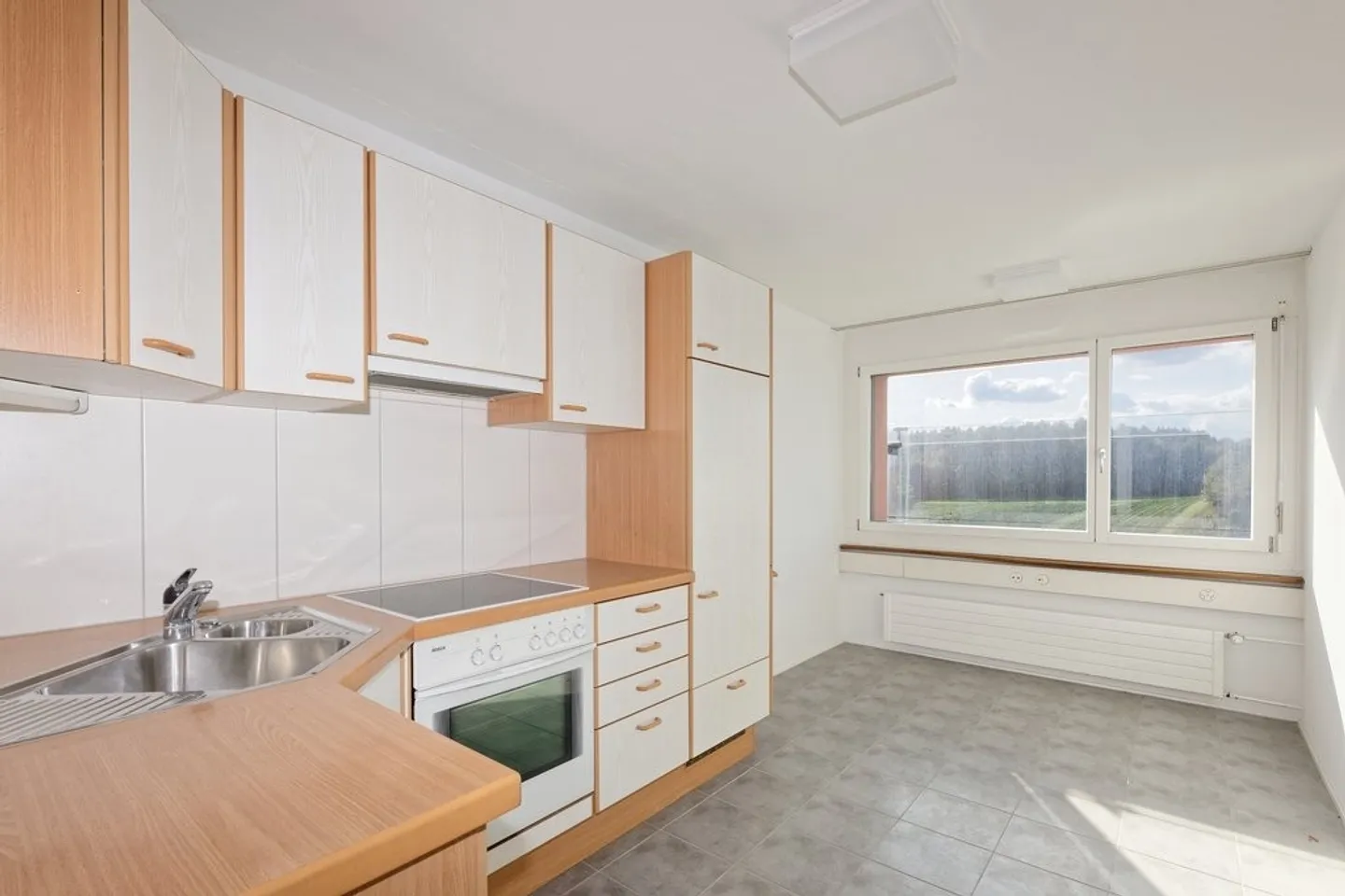 Geräumige Büroräumlichkeit mit Küche - Foto 7 von 10