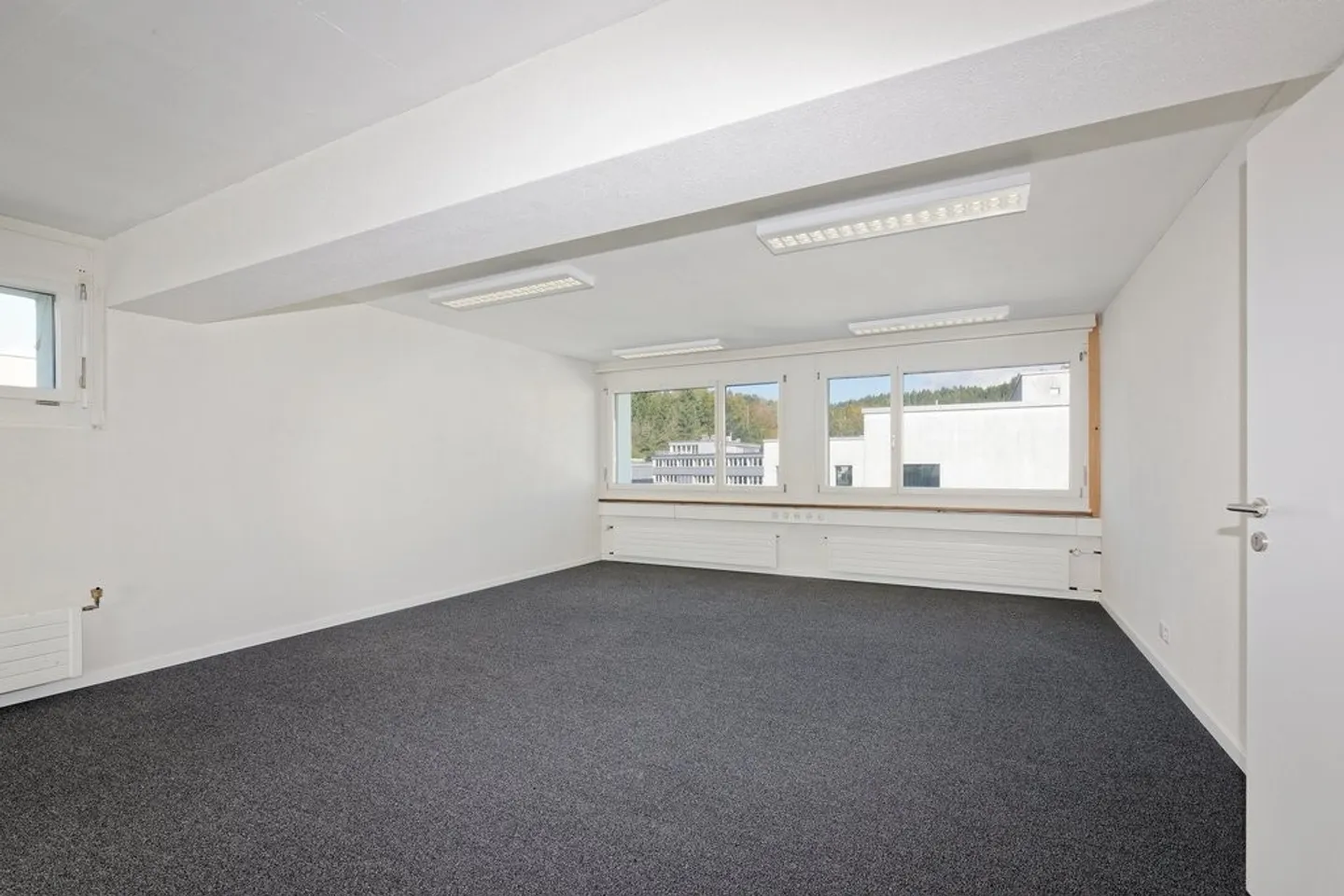 Geräumige Büroräumlichkeit mit Küche - Foto 4 von 10