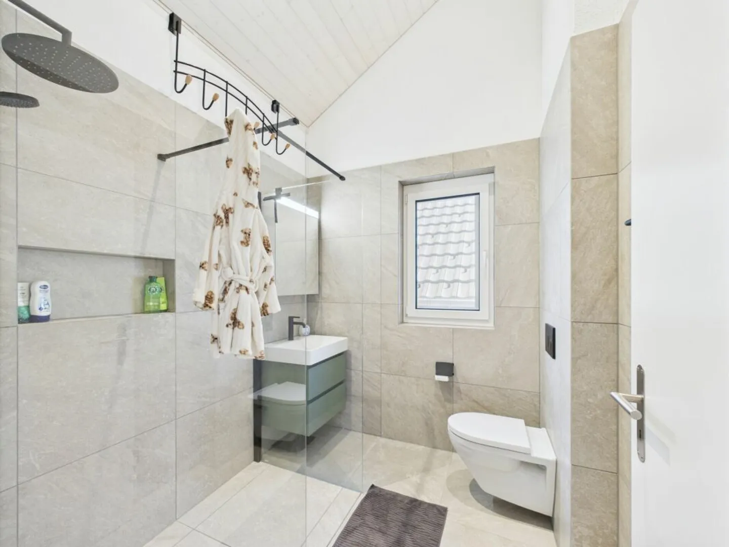 New and Move-in Ready 6-Room House - Photo 9 of 15