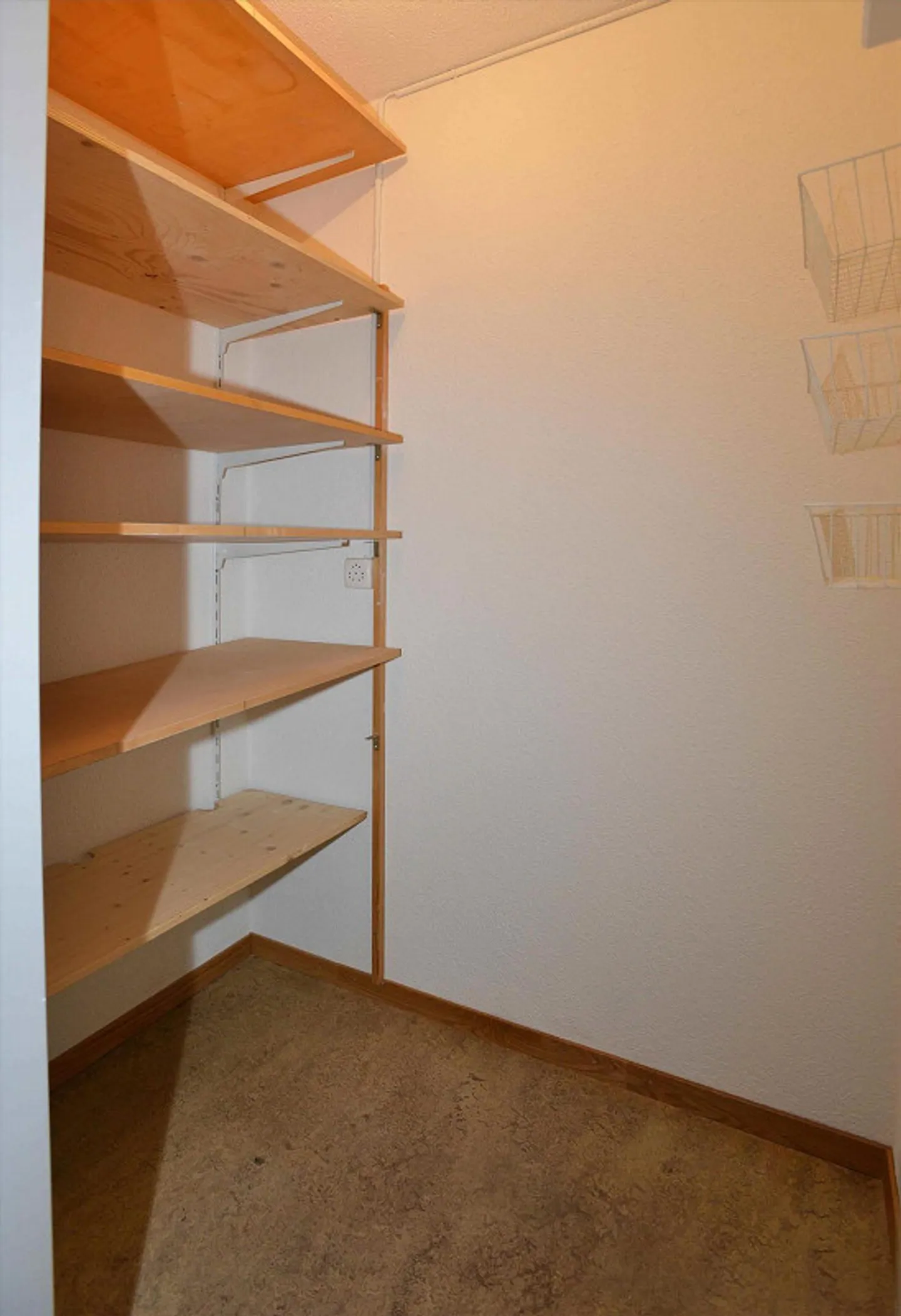 3.5-room apartment with garden seating! "Rent without deposit" - Photo 2 of 7