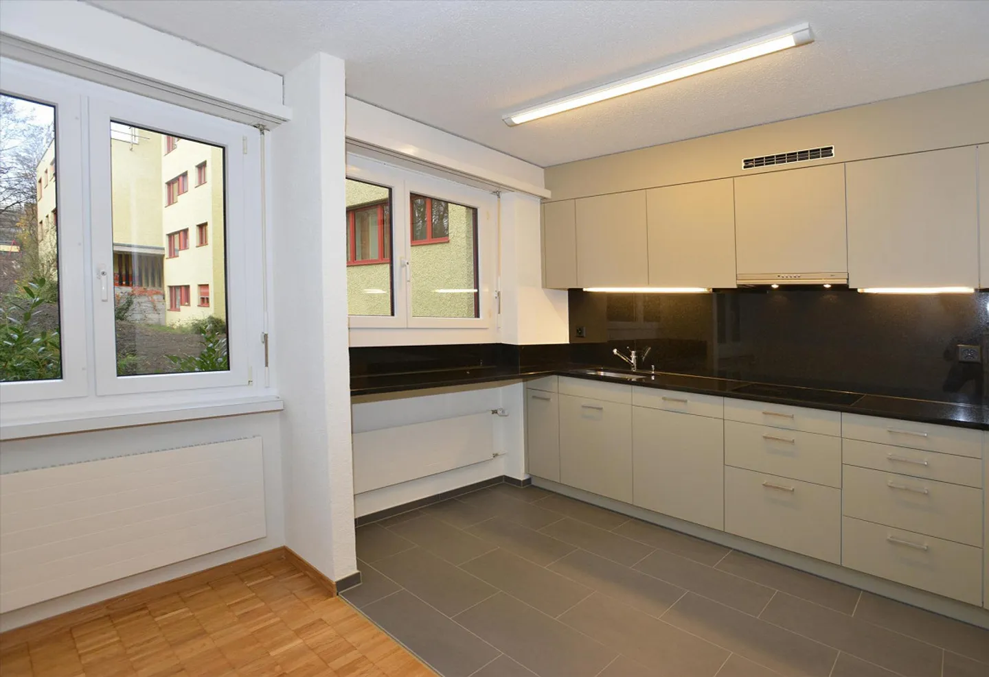 3.5-room apartment with garden seating! "Rent without deposit" - Photo 4 of 7