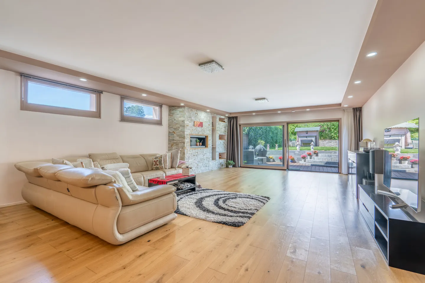 Spacious Row Villa of Exception - Photo 1 of 3