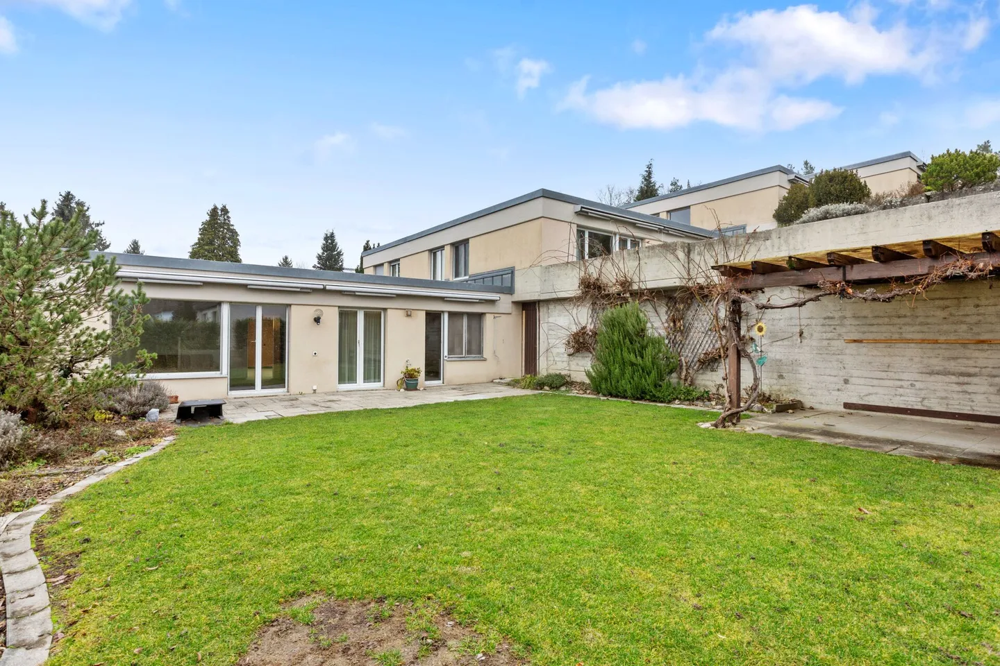 Posizione residenziale privilegiata a Dachsen - Vista panoramica inclusa! - Foto 3 di 14