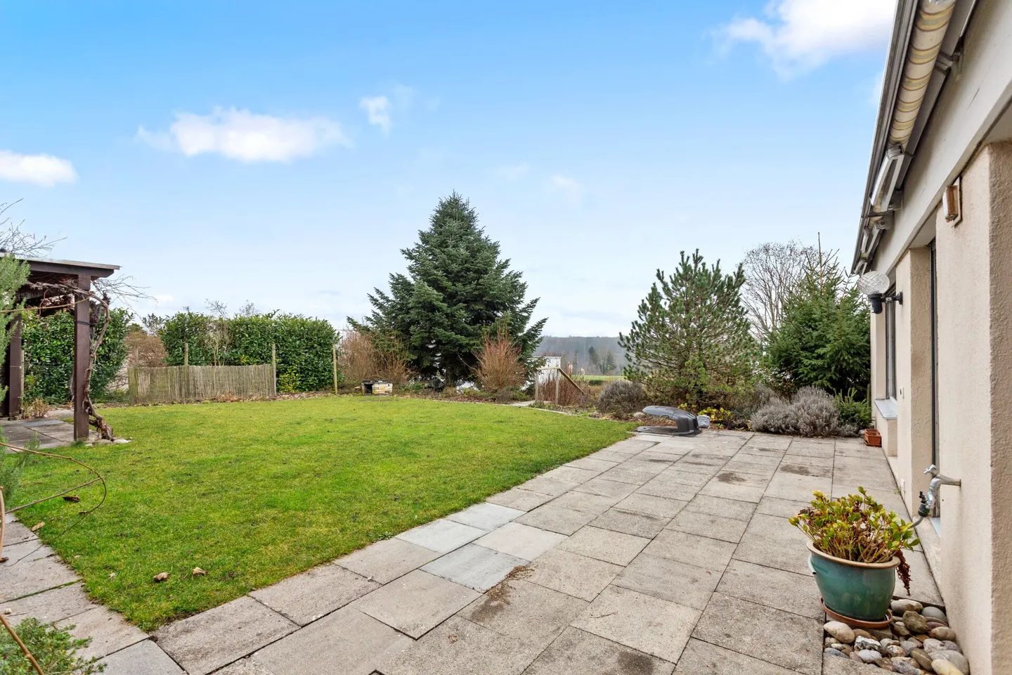 Posizione residenziale privilegiata a Dachsen - Vista panoramica inclusa! - Foto 4 di 14