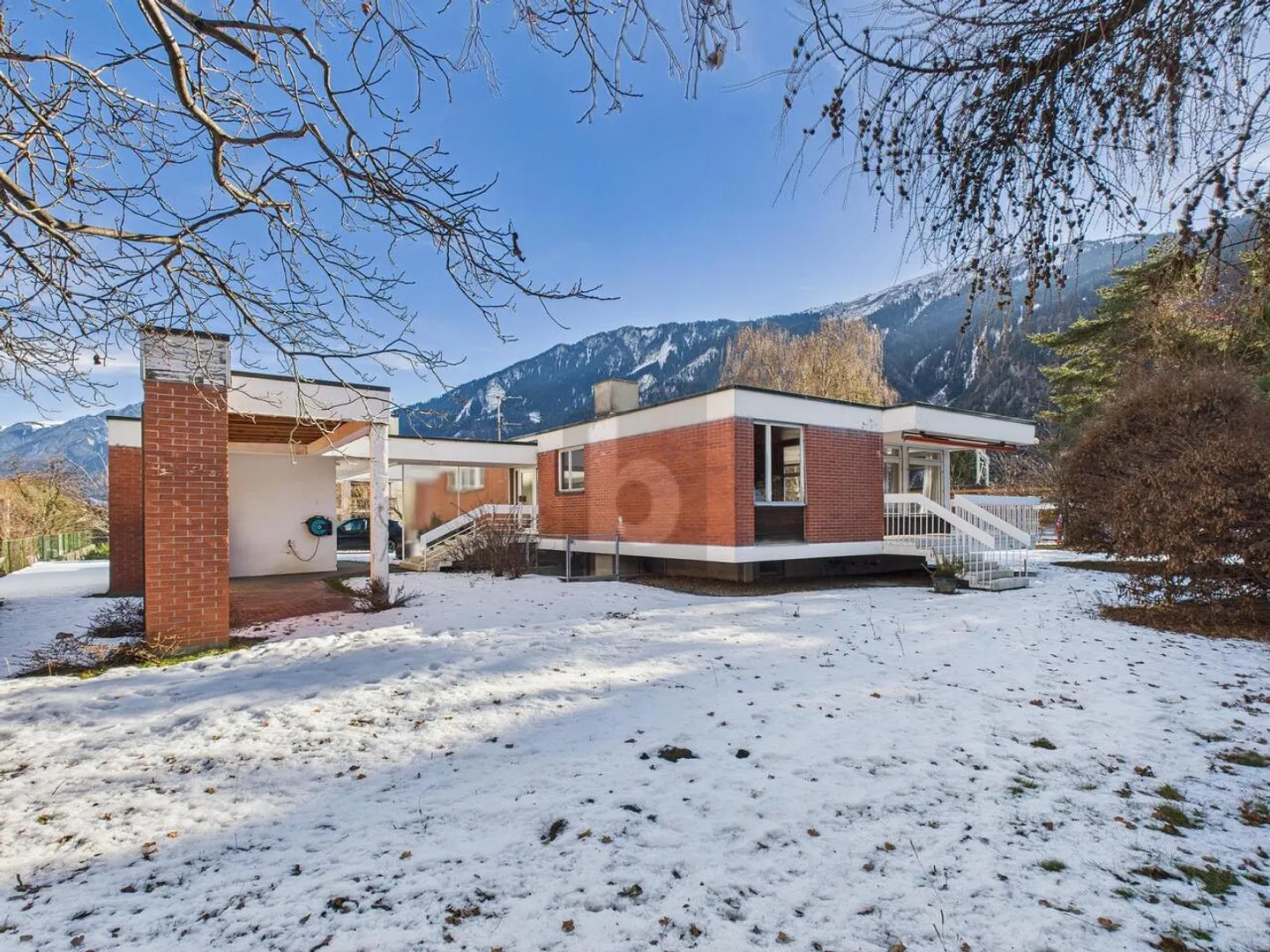 POSIZIONE CENTRALE CON GRANDE GIARDINO - Foto 1 di 6